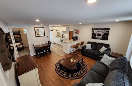 Tonawanda Apartment | Gorgeous 1 bedroom apt, 20 minutes to the Niagara Falls!