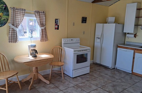 Stetson Cottage | Gorgeous 2-bedroom cottage with AC in charming Stetson
