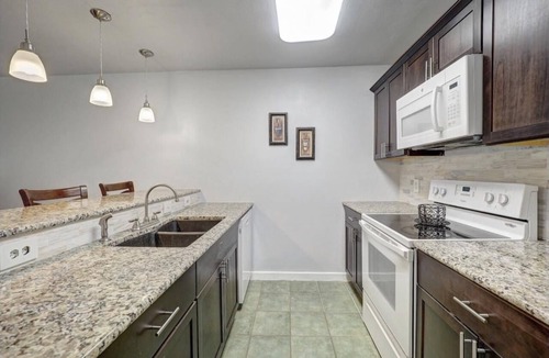 Bay Area Condo | Gorgeous 3-bedroom condo with AC in Corpus Christi and completely furnished