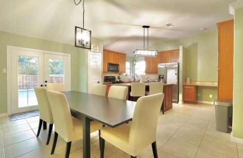 Flower Mound House | Gorgeous 4 bedroom 2,5 bath Home with Heated Pool, Spa & Game Room close to DFW Airport and 35 mins from Dallas Stadium - Great for World Cup Fans !