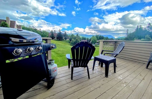 Carroll Cabin | Gorgeous Cabin Rental with Mountain Views Perfect for New Hampshire Glamping