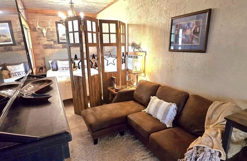 Gainesville Cabin | Gorgeous Container for a Romantic Getaway on a Ranch with Incredible Views in Gainesville, Missouri