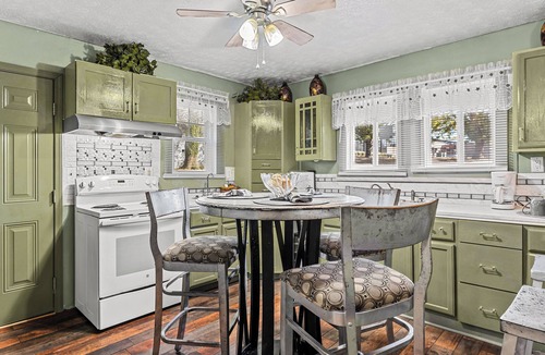 Athens Cottage | Gorgeous Cottage Near UGA - Close to Everything!