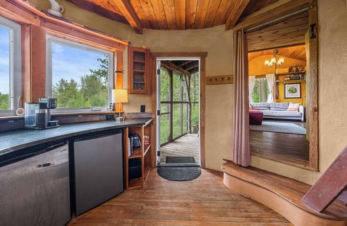 Alpine Cabin | Gorgeous Hilltop Paradise with epic views and swimming pond