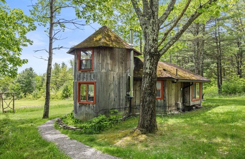 Alpine Cabin | Gorgeous Hilltop Paradise with epic views and swimming pond