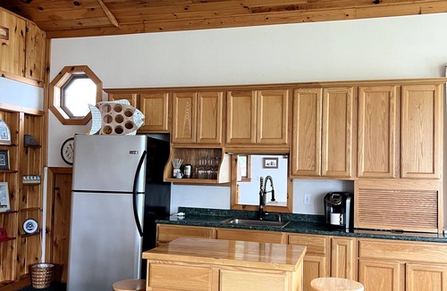 Stow Apartment | Gorgeous lakefront vacation stay at The White Lakehouse