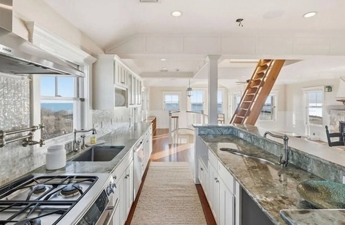Jerusalem Cottage | Gorgeous Newly Renovated Beachfront House in the Dunes, 360 Ocean View!