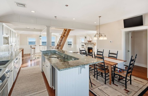 Jerusalem Cottage | Gorgeous Newly Renovated Beachfront House in the Dunes, 360 Ocean View!