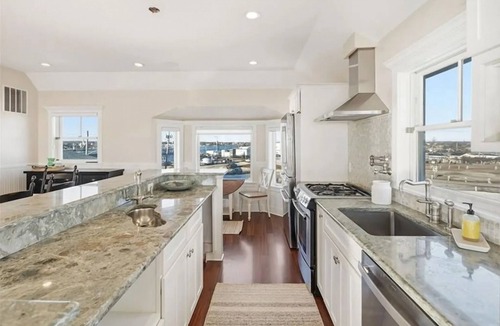 Jerusalem Cottage | Gorgeous Newly Renovated Beachfront House in the Dunes, 360 Ocean View!