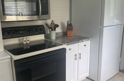 Westlake House | Gorgeous Ranch Home in Beautiful Westlake Ohio- No Cleaning Fee!