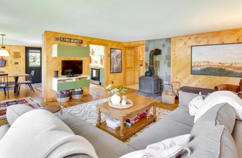 Hanover House | Gorgeous Sunday River Cabin w/Saltwater Hot Tub!