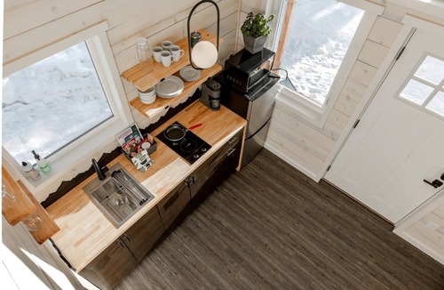 Chugiak Cabin | Gorgeous Tiny Cabin Placed in a Privileged Area in Anchorage, Alaska