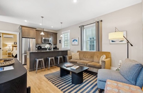 West End Condo | Gorgeously renovated, 2-condo property in the West End - walk everywhere