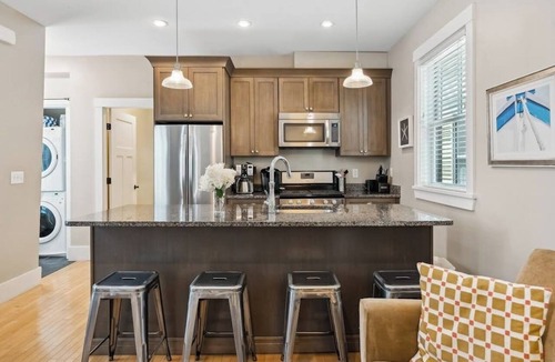 West End Condo | Gorgeously renovated, 2-condo property in the West End - walk everywhere