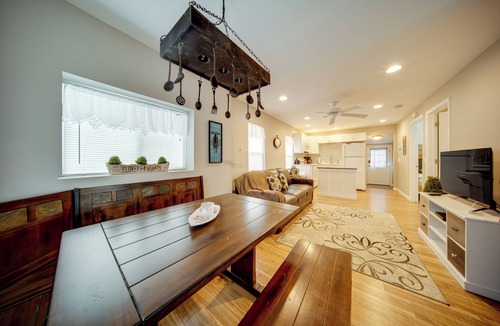 Geneva-on-the-Lake Cabin | GOTL Strip Cottage, Walk to the Beach