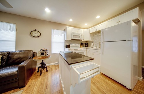 Geneva-on-the-Lake Cabin | GOTL Strip Cottage, Walk to the Beach