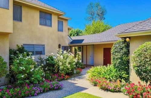 East Pasadena House | Grace Estate: Romantic 7BR Pasadena Retreat with Pool