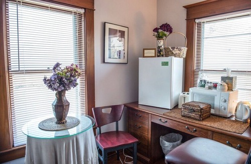 Town of Ledyard House | Gracious home, walkable to Inn and Spa