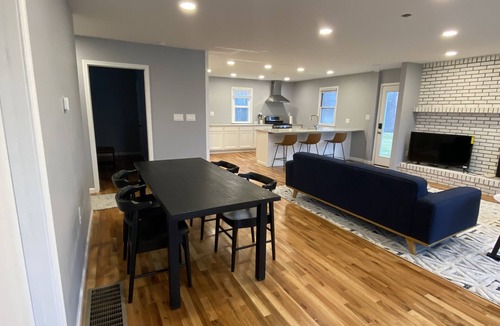 Hebron House | Granville Guesthouse - 3 miles south of Charming Granville
