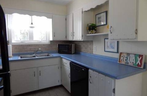 Narragansett Cottage | Great Cottage! Walk to the Beach!