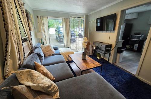 Woodmere House | Great little house in Woodmere/Beachwood, Orange