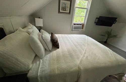 Woodmere House | Great little house in Woodmere/Beachwood, Orange