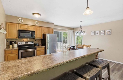 Osage Beach Cabin | Great Location, Margaritaville Amenities & Hot Tub