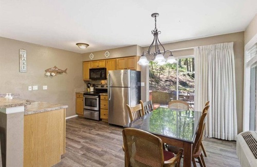 Osage Beach Cabin | Great Location, Margaritaville Amenities & Hot Tub