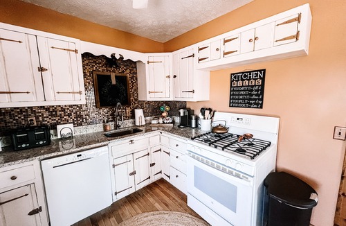 Madison House | Great location to enjoy winery hopping, and close to the Spire Institute!