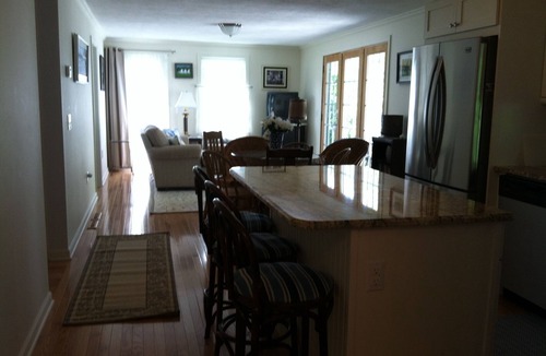 Bonnet Shores Cottage | Great Narragansett Location! Classic Beach Cottage. Short Walk to Kelly Beach.