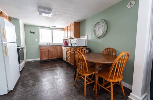 Massillon House | Green Room/Blue Door Combo - No Cleaning Fees