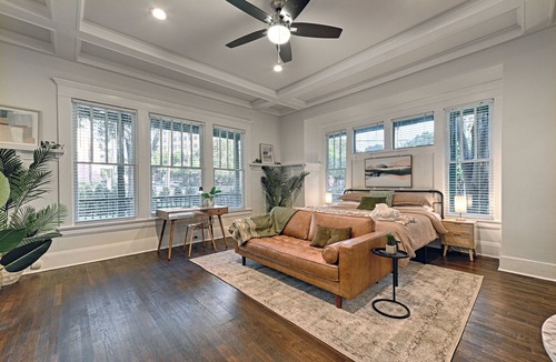 Uptown House | GREENHOUSE 🍀 1BD 1BA 🏠 Trolley 🚎 Pets 🐶 NEW 🌿