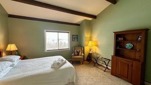 Greenville Junction House | Greens, Pines & Lake Views Condo