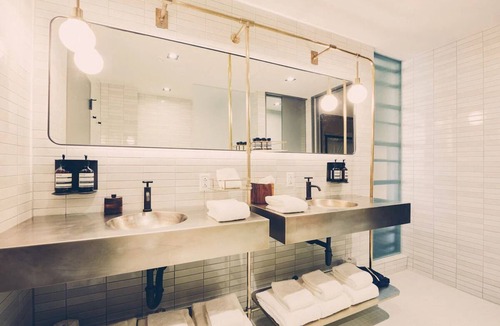 South River City Hotel | Group-Friendly Suite in South Congress Hotel, Austin