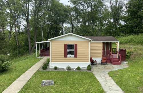 Montour Falls House | Guesthouse at the Woodlands