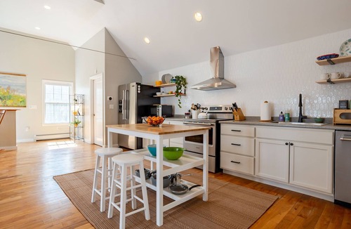 Scarborough Apartment | Guesthouse Retreat just minutes from the Beaches!
