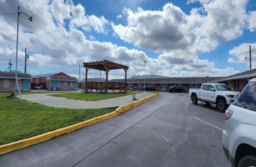 Central City Hotel | Gulfway Motel By OYO Near Airport I 37
