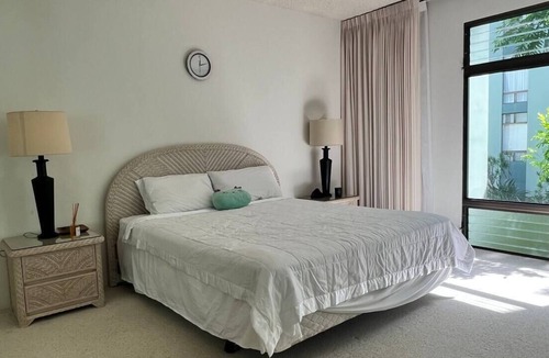 Kahala Condo | Hale Beach~Beachfront