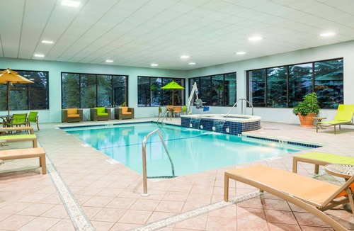 Cheektowaga Hotel | Hampton Inn Buffalo-Airport / Galleria Mall