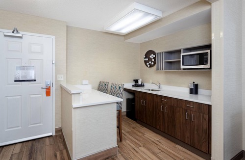 West Seneca Hotel | Hampton Inn Buffalo South/I-90