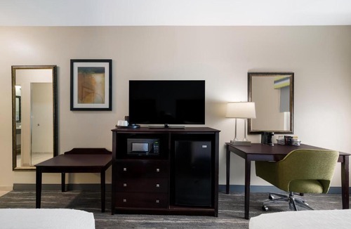 Marshall Hotel | Hampton Inn Marshall
