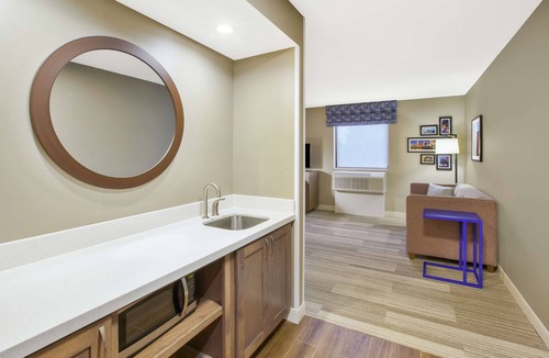 Oakwood Village Hotel | Hampton Inn & Suites Oakwood Village-Cleveland
