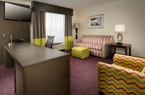 Cheektowaga Hotel | Hampton Inn & Suites Buffalo Airport