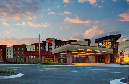 Pittsburg Hotel | Hampton Inn & Suites by Hilton Pittsburg Kansas Crossing Casino near PSU