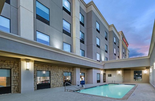 West Dallas Hotel | Hampton Inn & Suites Dallas I-30 Cockrell Hill, Tx
