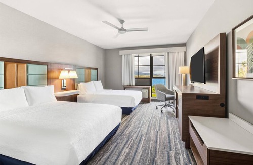 Kahului Hotel | Hampton Inn & Suites Maui North Shore