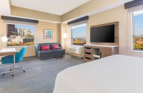 Downtown Pittsburgh Hotel | Hampton Inn & Suites Pittsburgh-Downtown