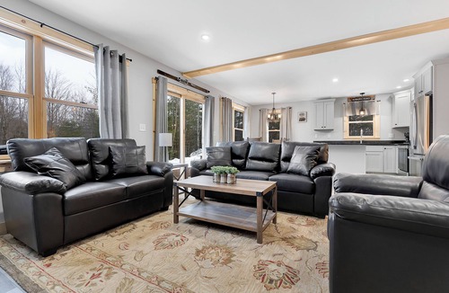 Hanover Cabin | Hanover Hideaway- Brand New Ski Chalet!