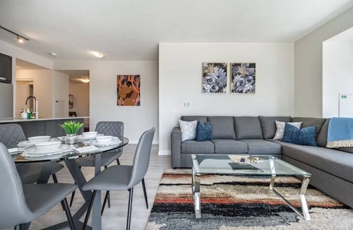 Downtown Toronto Apartment | Harbourfront 2BR Toronto Suite Near Union Station