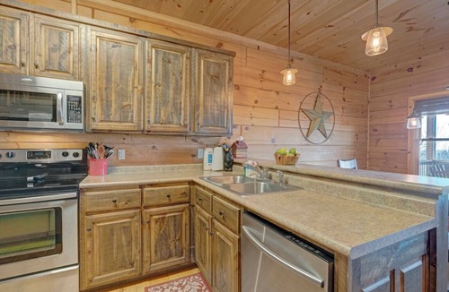 Seven Devils Cabin | Harleys Hideaway- Mountain Cabin, Mountain View, Pet-Friendly, One Level Cabin
